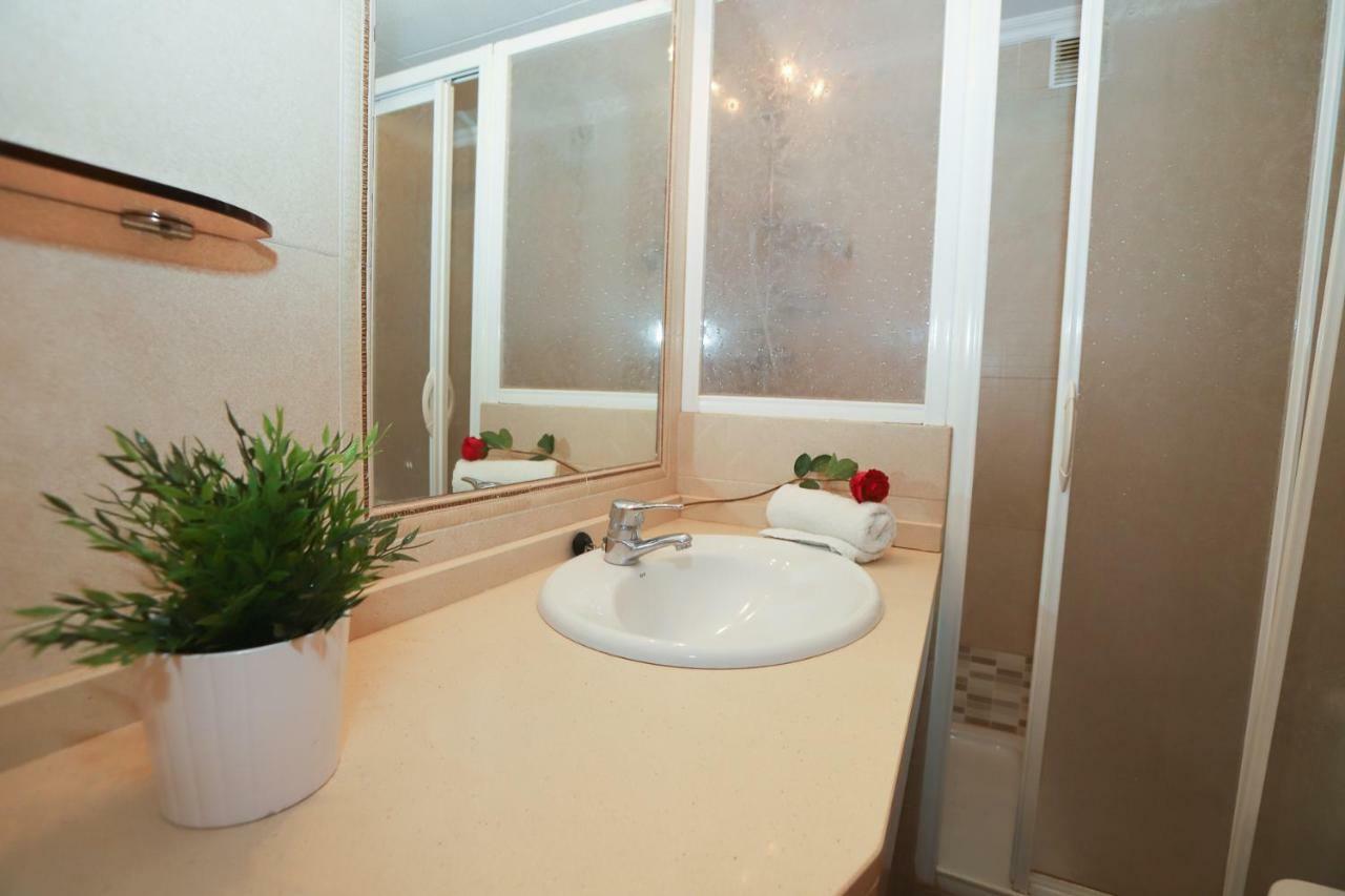 Costa Daurada Apartaments - Regueral กัมบริลส์ ภายนอก รูปภาพ