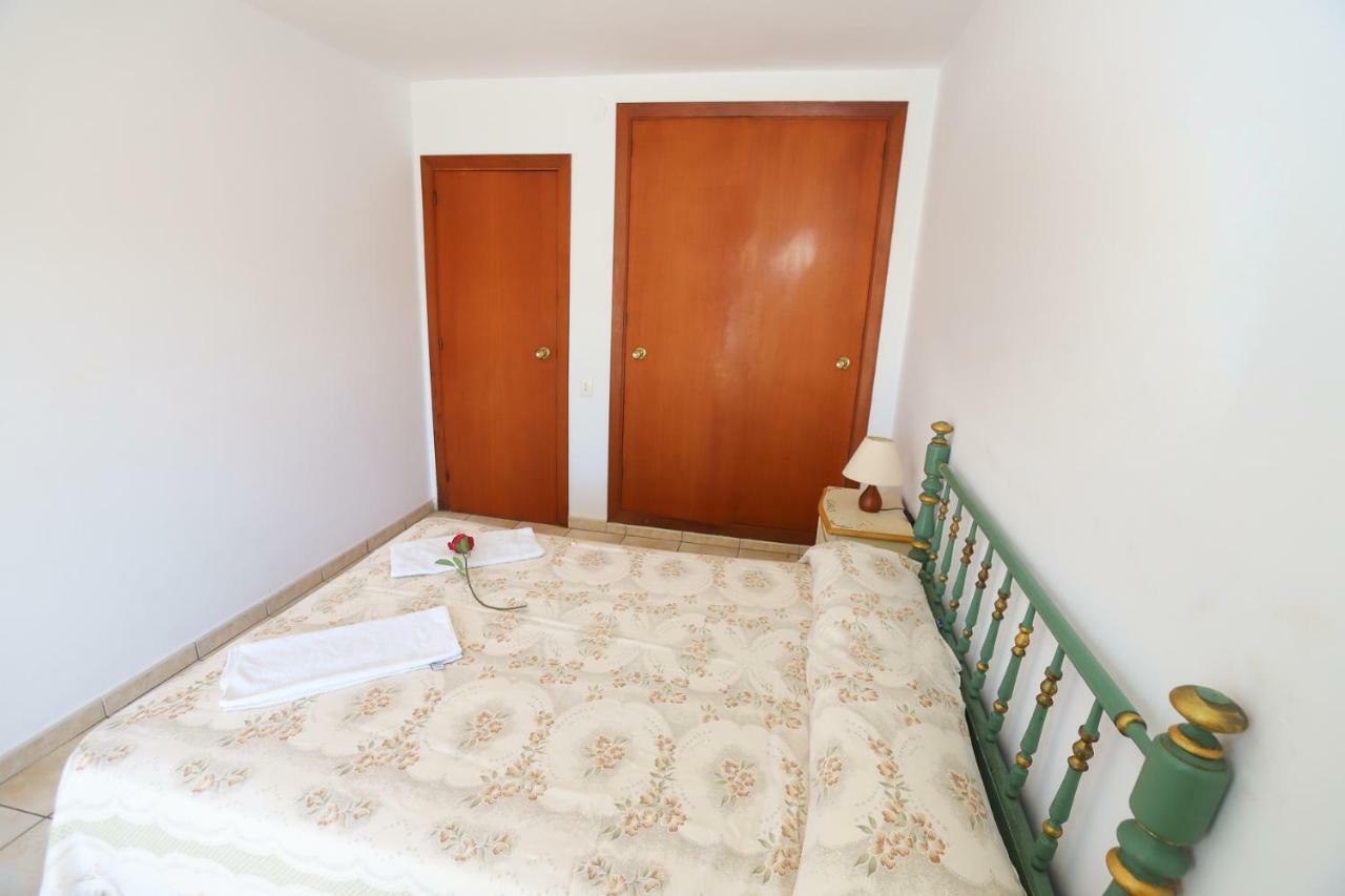 Costa Daurada Apartaments - Regueral กัมบริลส์ ภายนอก รูปภาพ